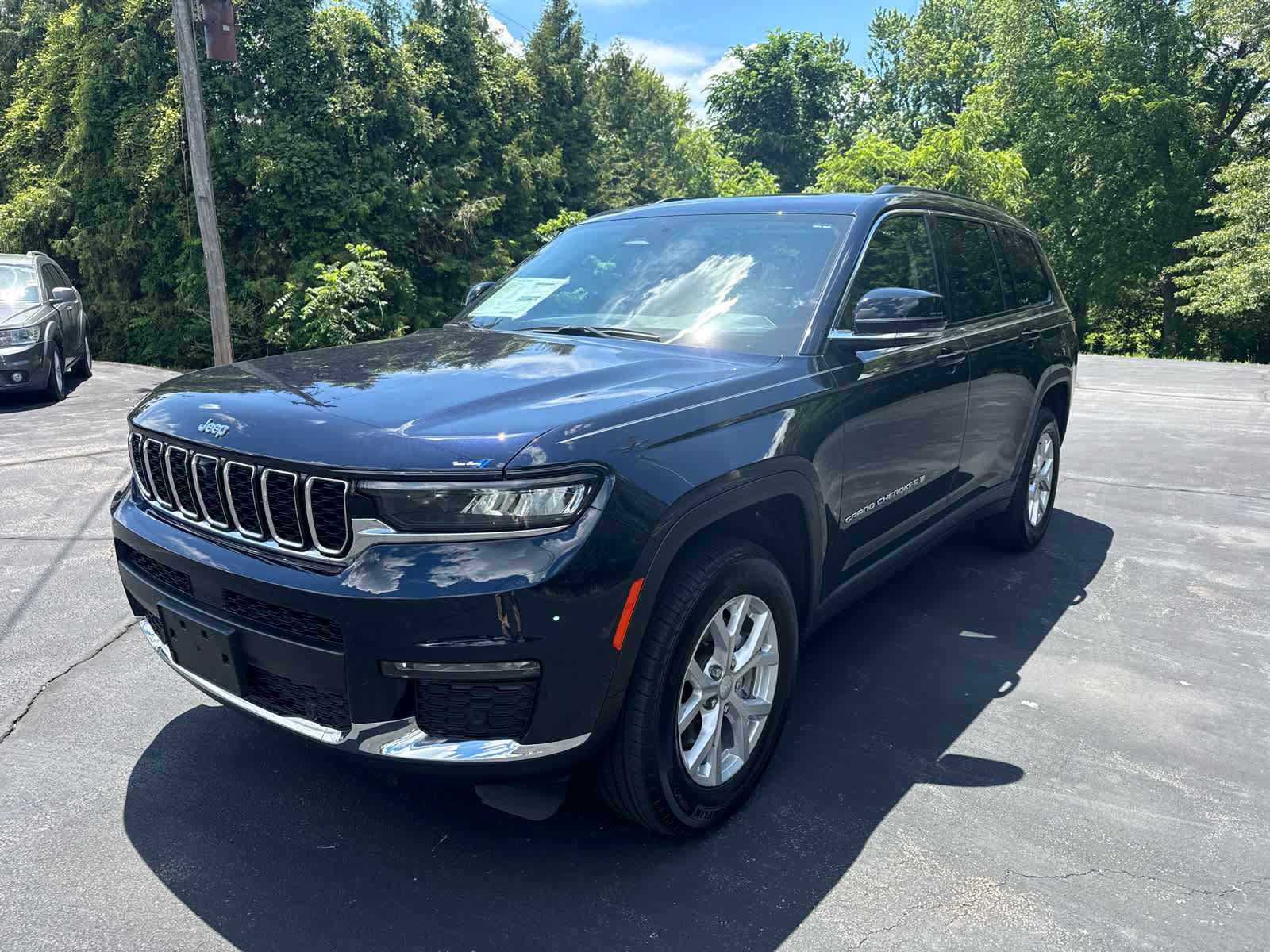 Used 2023 Jeep Grand Cherokee L Limited w/ Luxury Tech Group II AWD/4WD image 7