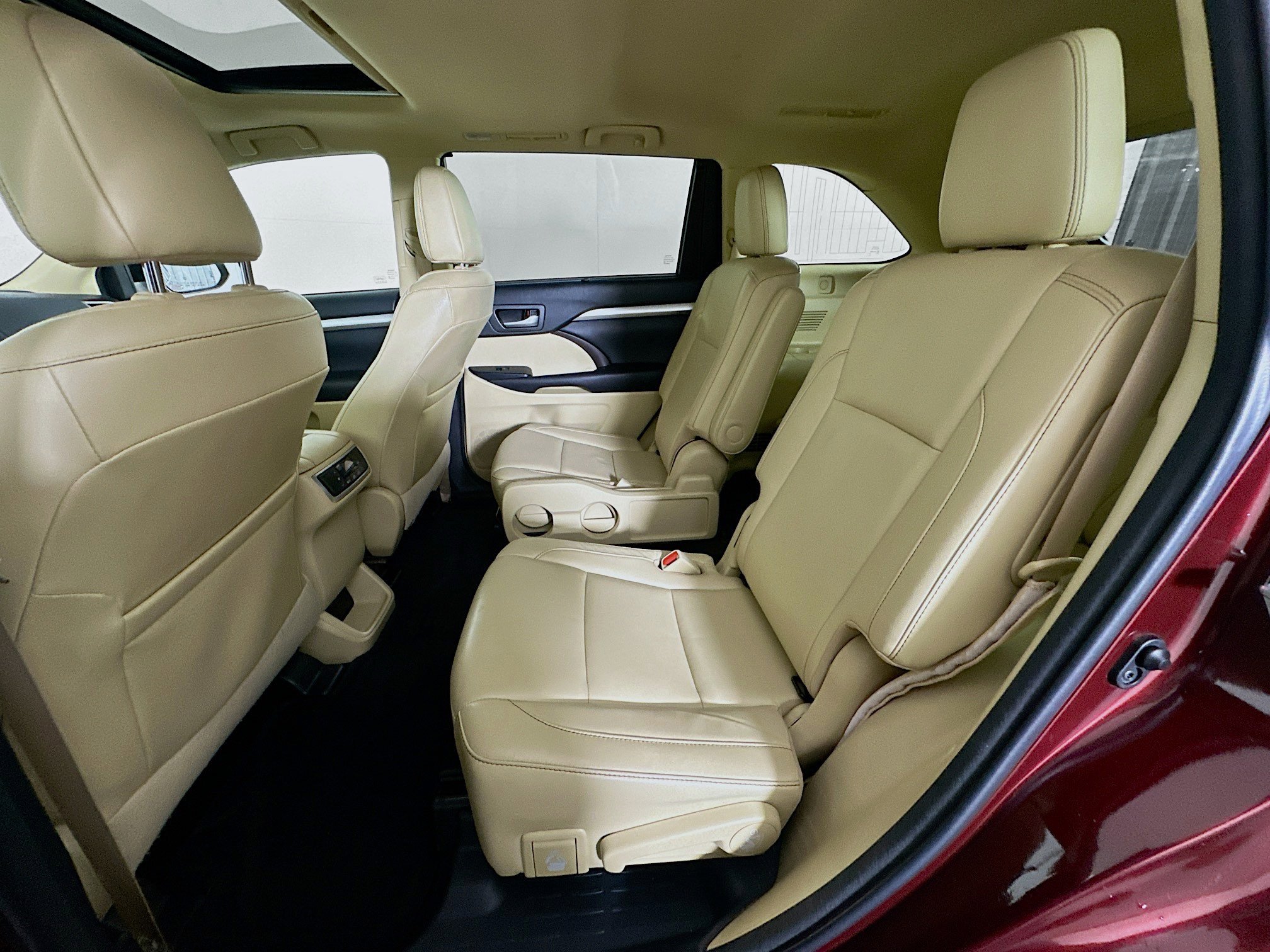 Used 2017 Toyota Highlander XLE FWD image 30