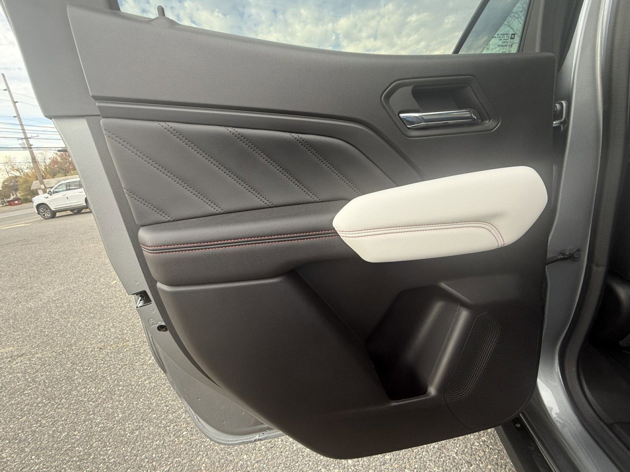 Used 2023 GMC Canyon AT4X image 25