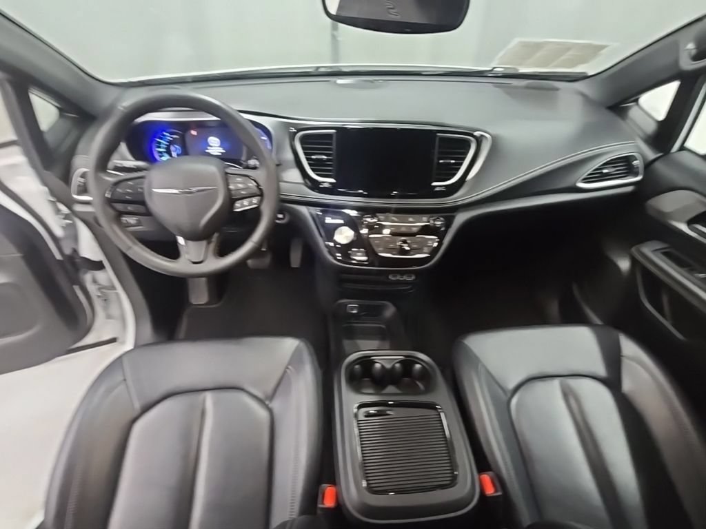 Used 2024 Chrysler Pacifica Limited FWD image 30