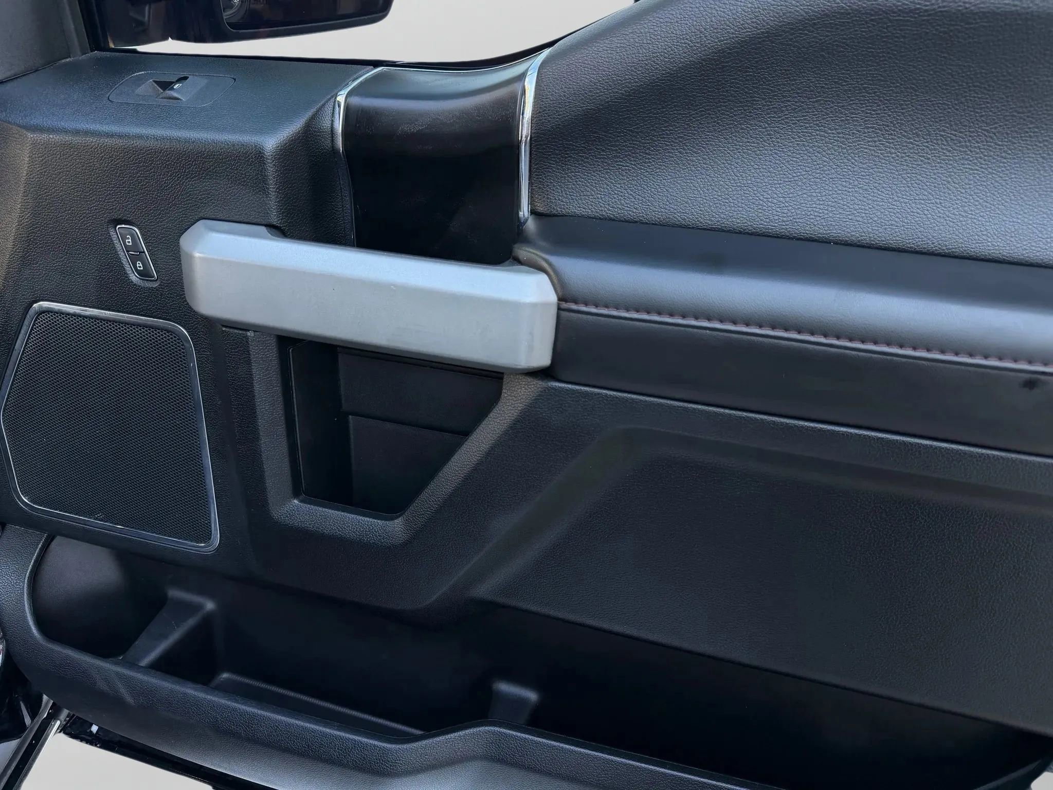 Used 2018 Ford F150 Platinum w/ Trailer Tow Package AWD/4WD image 8