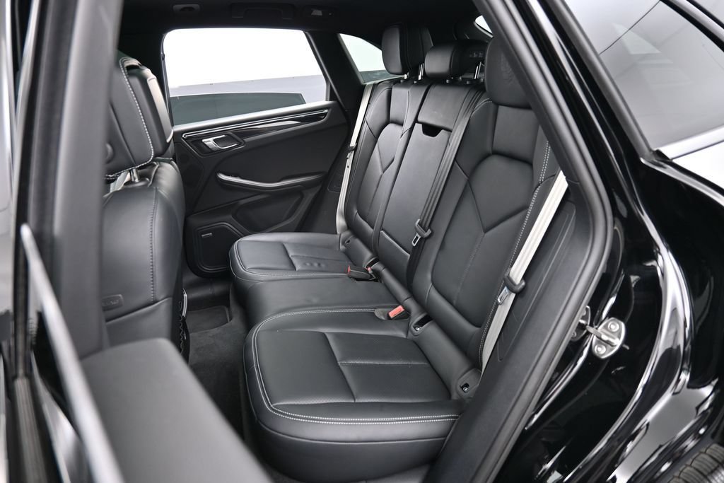 Certified 2024 Porsche Macan Turbo AWD/4WD image 24