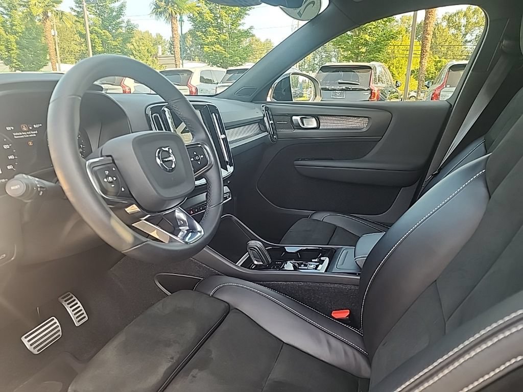 Used 2022 Volvo XC40 T5 R-Design w/ Advanced Package AWD/4WD image 11