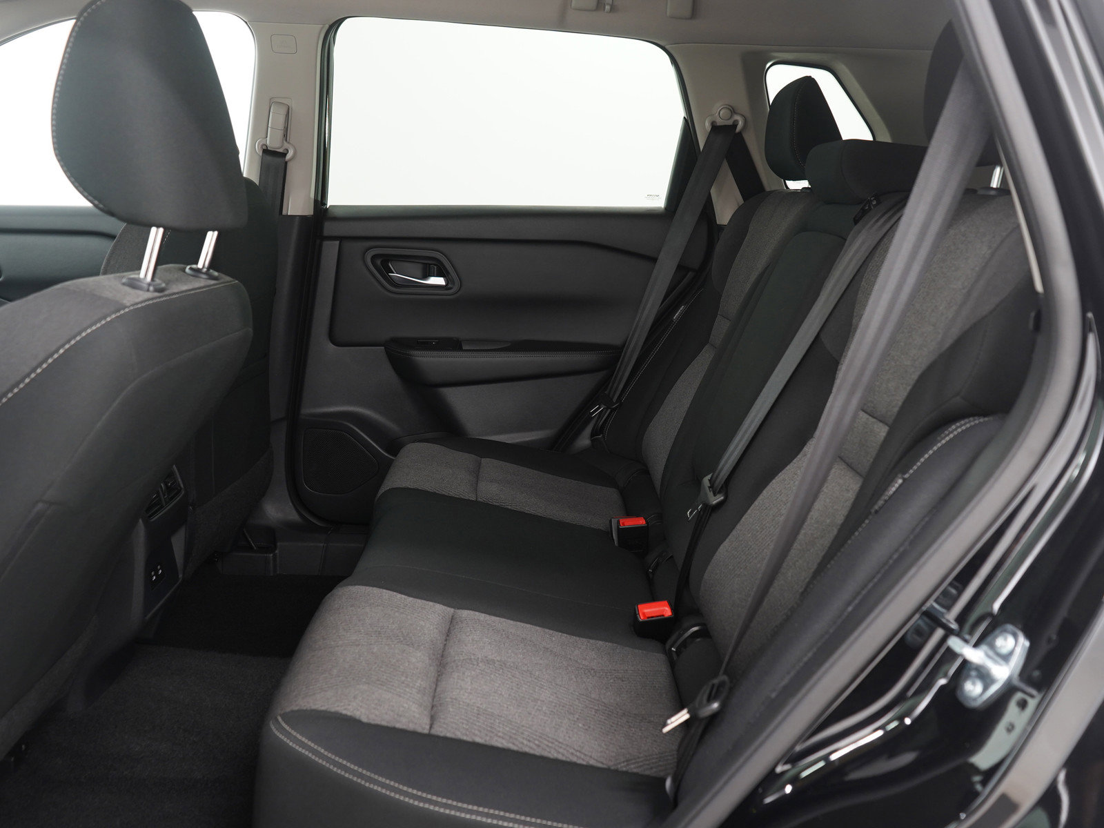 Used 2025 Nissan Rogue SV image 15