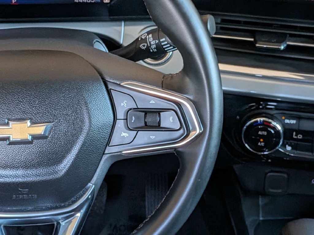 Used 2025 Chevrolet Trax LT w/ LT Convenience Package FWD image 18