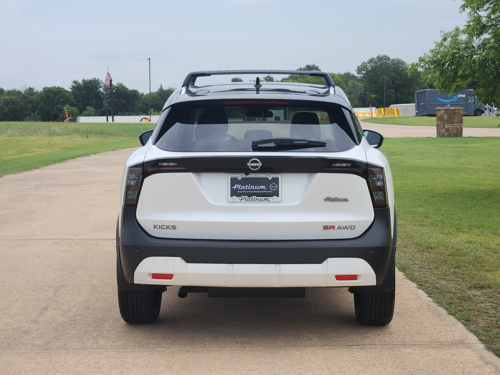New 2026 Nissan Kicks SR w/ Cold Weather Package AWD/4WD image 8