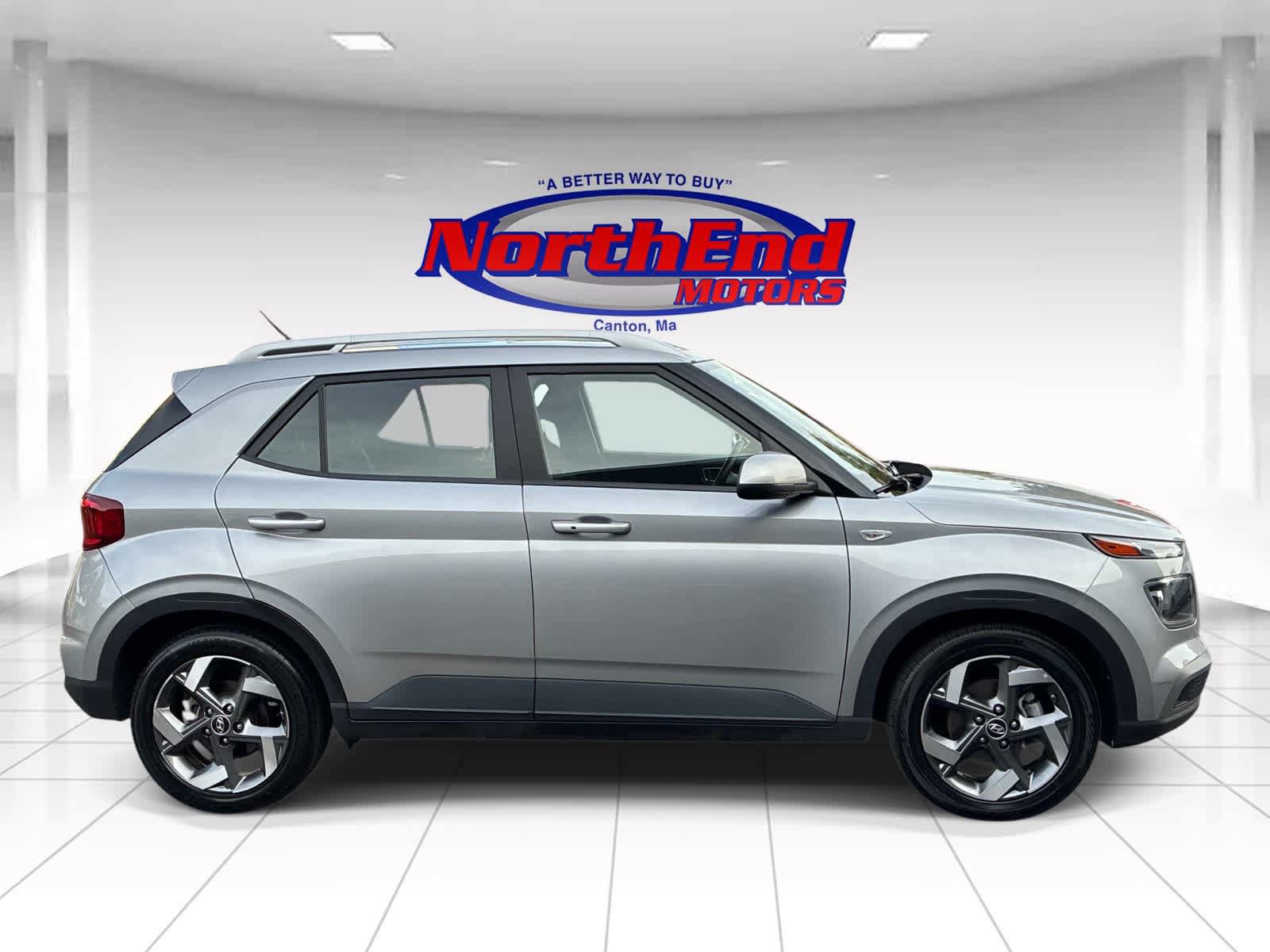 Used 2025 Hyundai Venue SEL FWD image 8