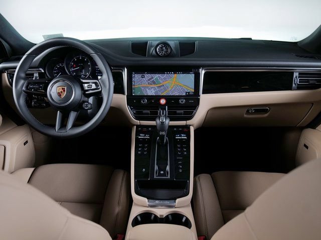 Certified 2026 Porsche Macan AWD/4WD image 12