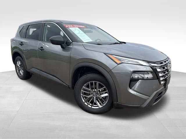 Used 2024 Nissan Rogue S AWD/4WD image 2