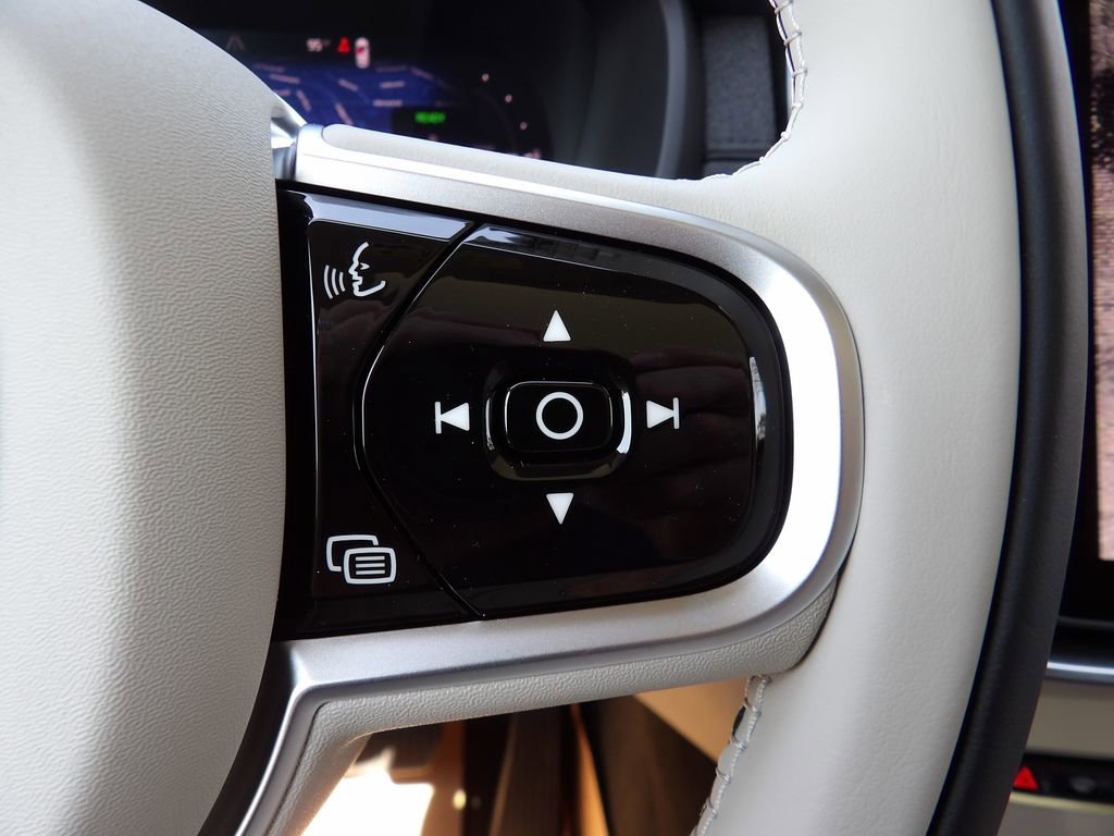 New 2026 Volvo XC90 T8 Ultra w/ Protection Package Premier AWD/4WD image 17