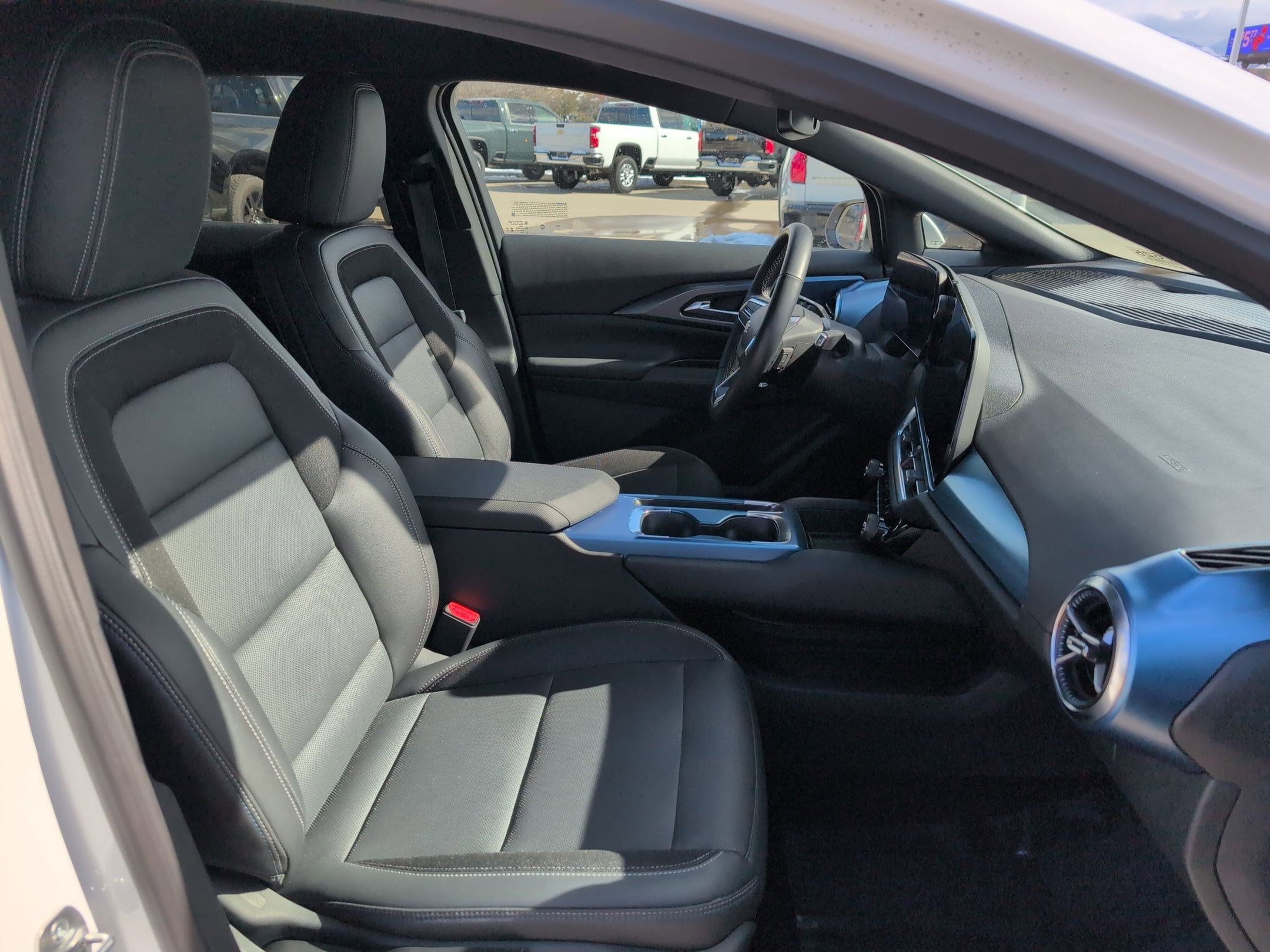 Certified 2024 Chevrolet Equinox EV LT w/ LPO, All-Weather Mat Package image 27