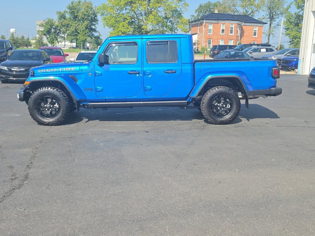 Used 2025 Jeep Gladiator Sport AWD/4WD image 4