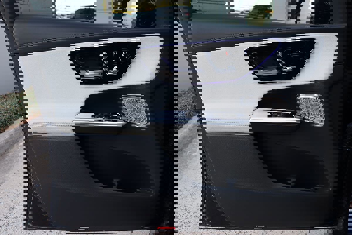 Used 2024 Mercedes-Benz GLC 300 4MATIC w/ AMG Line image 43