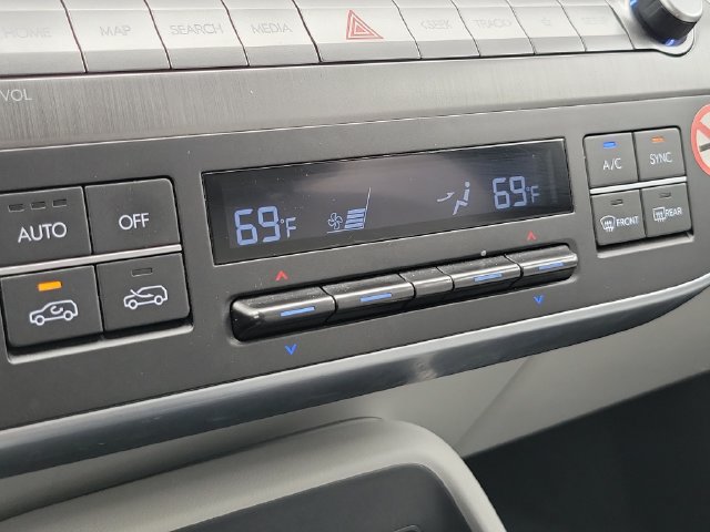 Used 2025 Hyundai Kona SEL FWD image 30