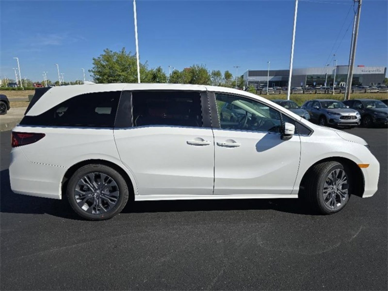 New 2026 Honda Odyssey Touring image 9