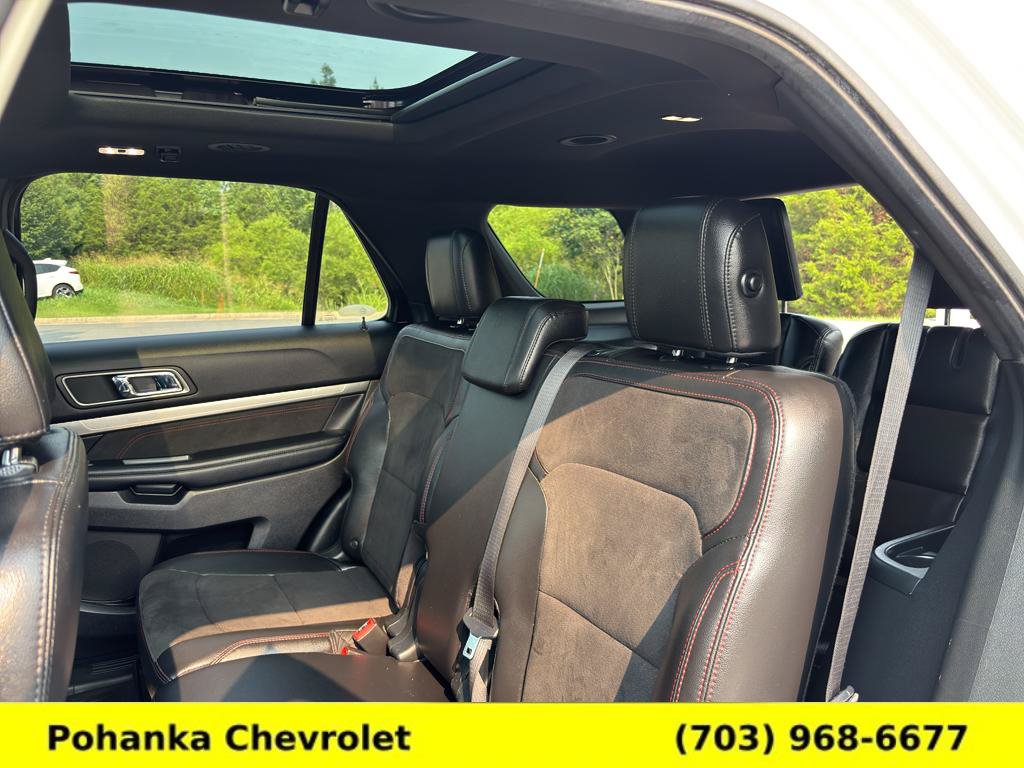 Used 2018 Ford Explorer XLT w/ Equipment Group 202A AWD/4WD image 22