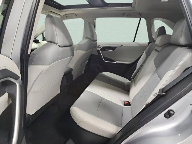 Used 2020 Toyota RAV4 Limited image 23