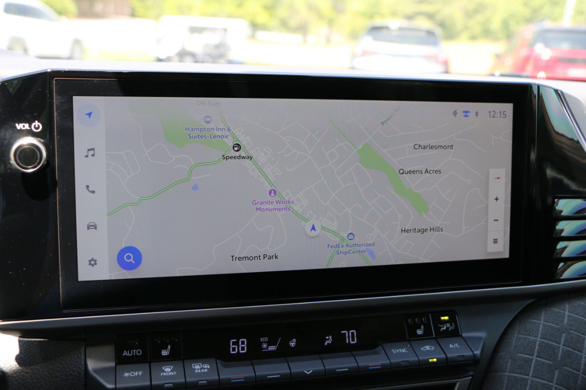Used 2025 Toyota Camry XLE FWD image 21