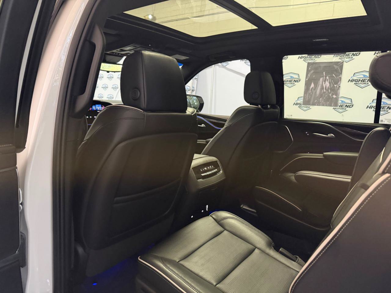 Used 2022 Cadillac Escalade Premium Luxury w/ Performance Package AWD/4WD image 18
