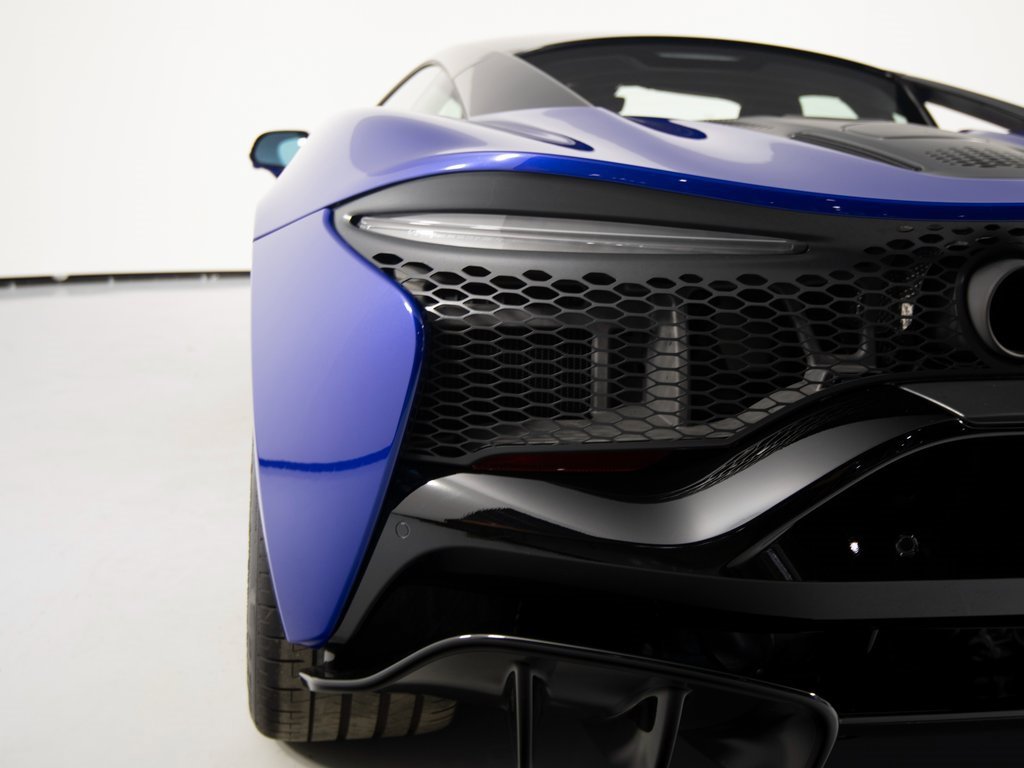 Used 2024 McLaren Artura image 40