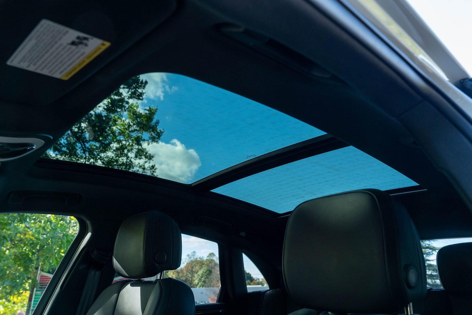 Certified 2025 Porsche Macan Base image 33