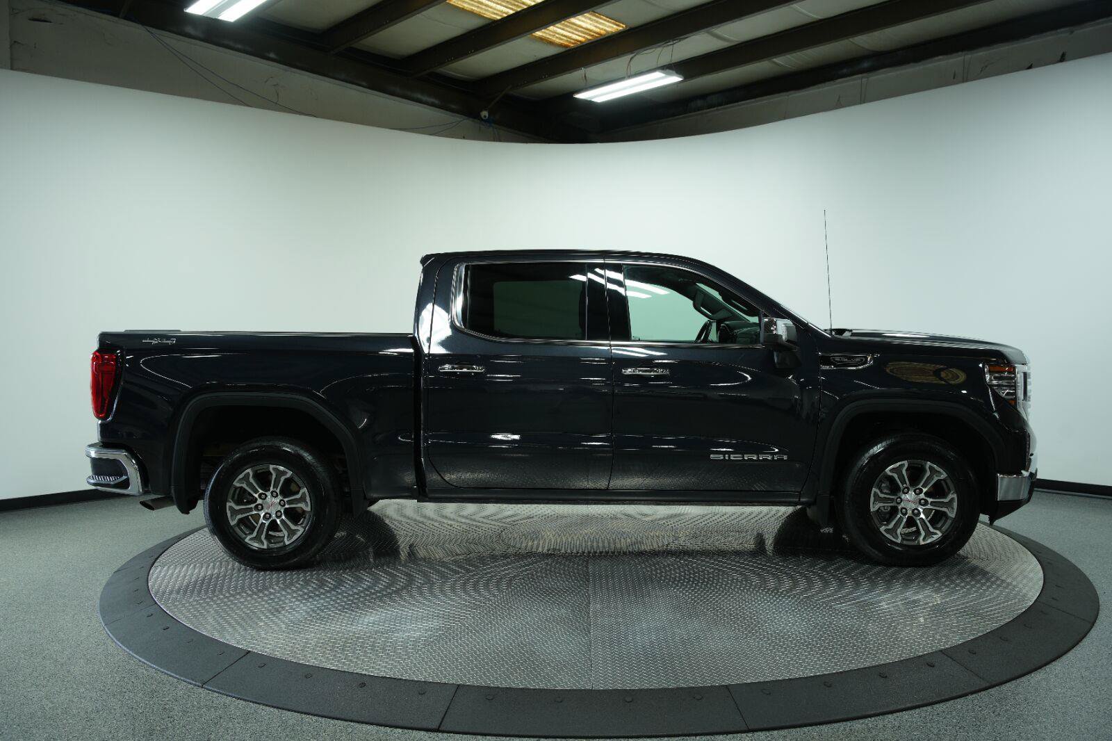 Used 2025 GMC Sierra 1500 SLT AWD/4WD image 10