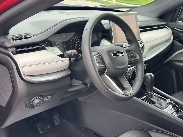 Used 2025 Jeep Compass Limited AWD/4WD image 33