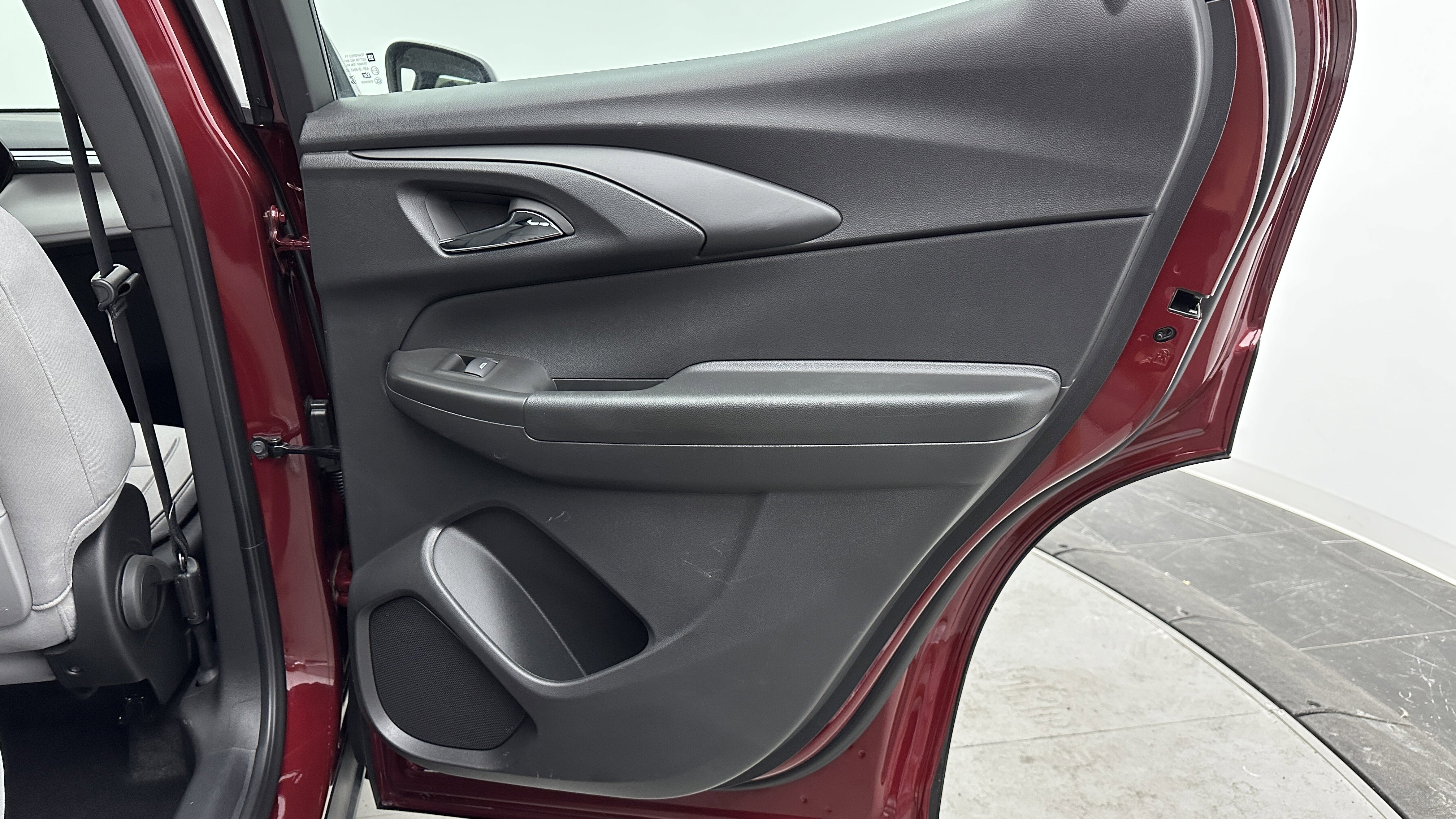 Used 2025 Chevrolet TrailBlazer LS image 30