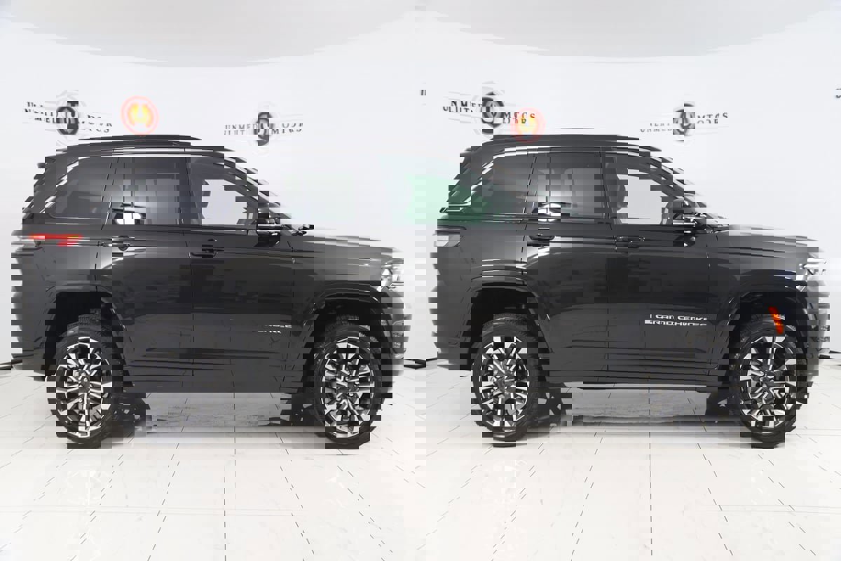 Used 2024 Jeep Grand Cherokee Overland w/ Luxury Tech Group IV image 2