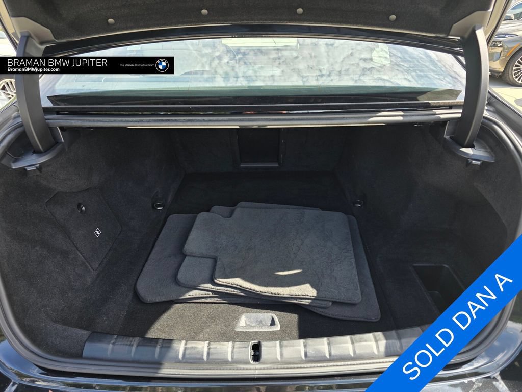 Certified 2023 BMW i7 xDrive60 w/ Parking Assistance Package AWD/4WD image 16