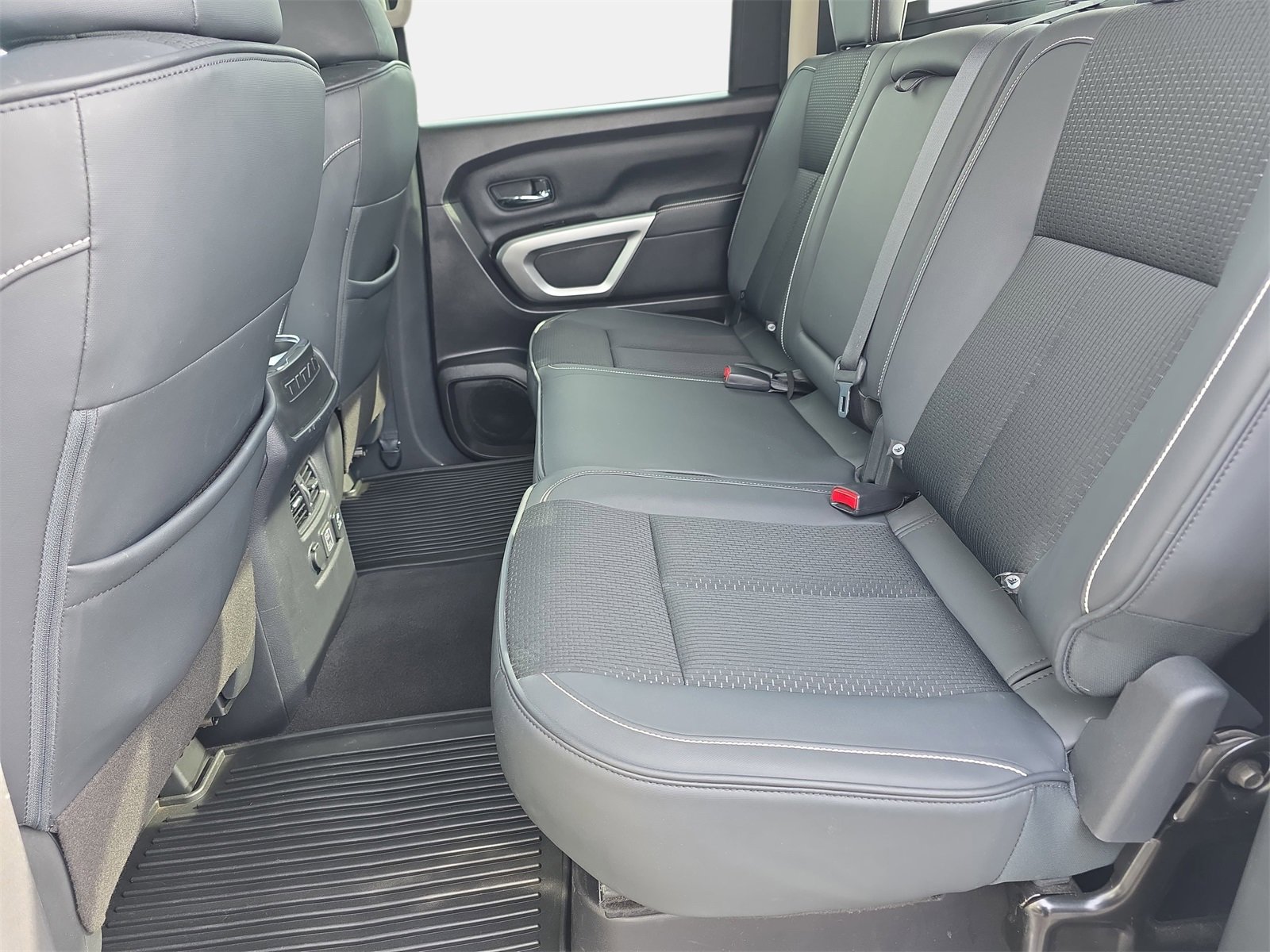 Used 2019 Nissan Titan PRO-4X image 14