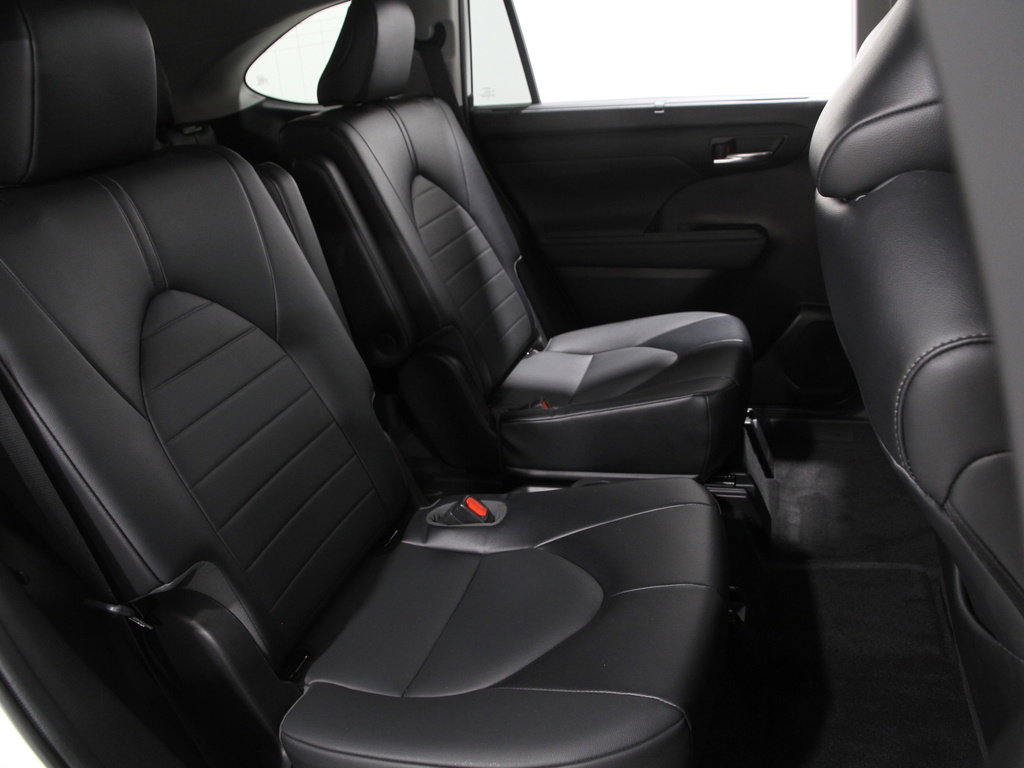 Used 2022 Toyota Highlander XLE image 17