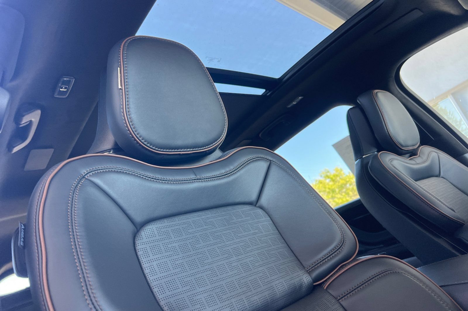 New 2026 Lincoln Aviator Black Label w/ Jet Appearance Package AWD/4WD image 15