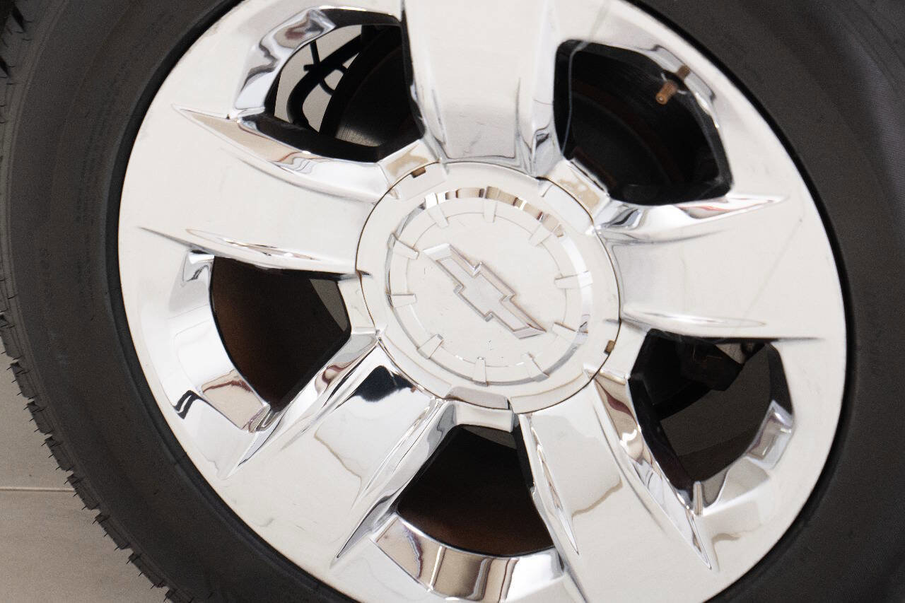 Used 2015 Chevrolet Suburban LTZ image 82