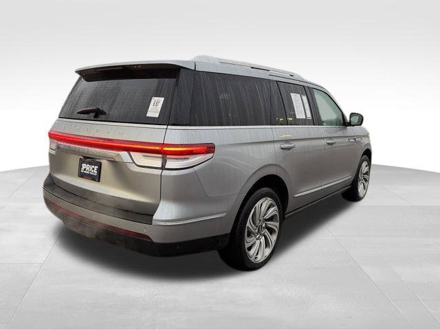 Used 2023 Lincoln Navigator Reserve AWD/4WD image 10
