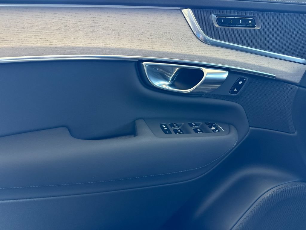 New 2026 Volvo XC90 B5 Plus AWD/4WD image 10