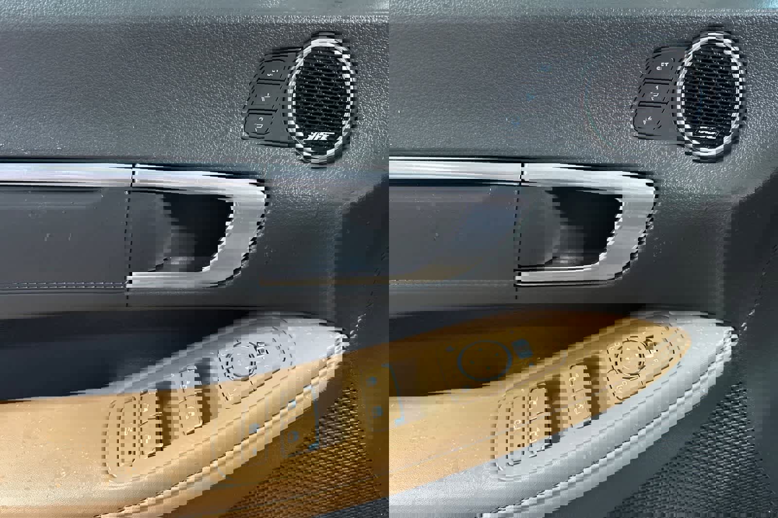 Used 2022 Hyundai Sonata Limited w/ Winter Weather Package image 13