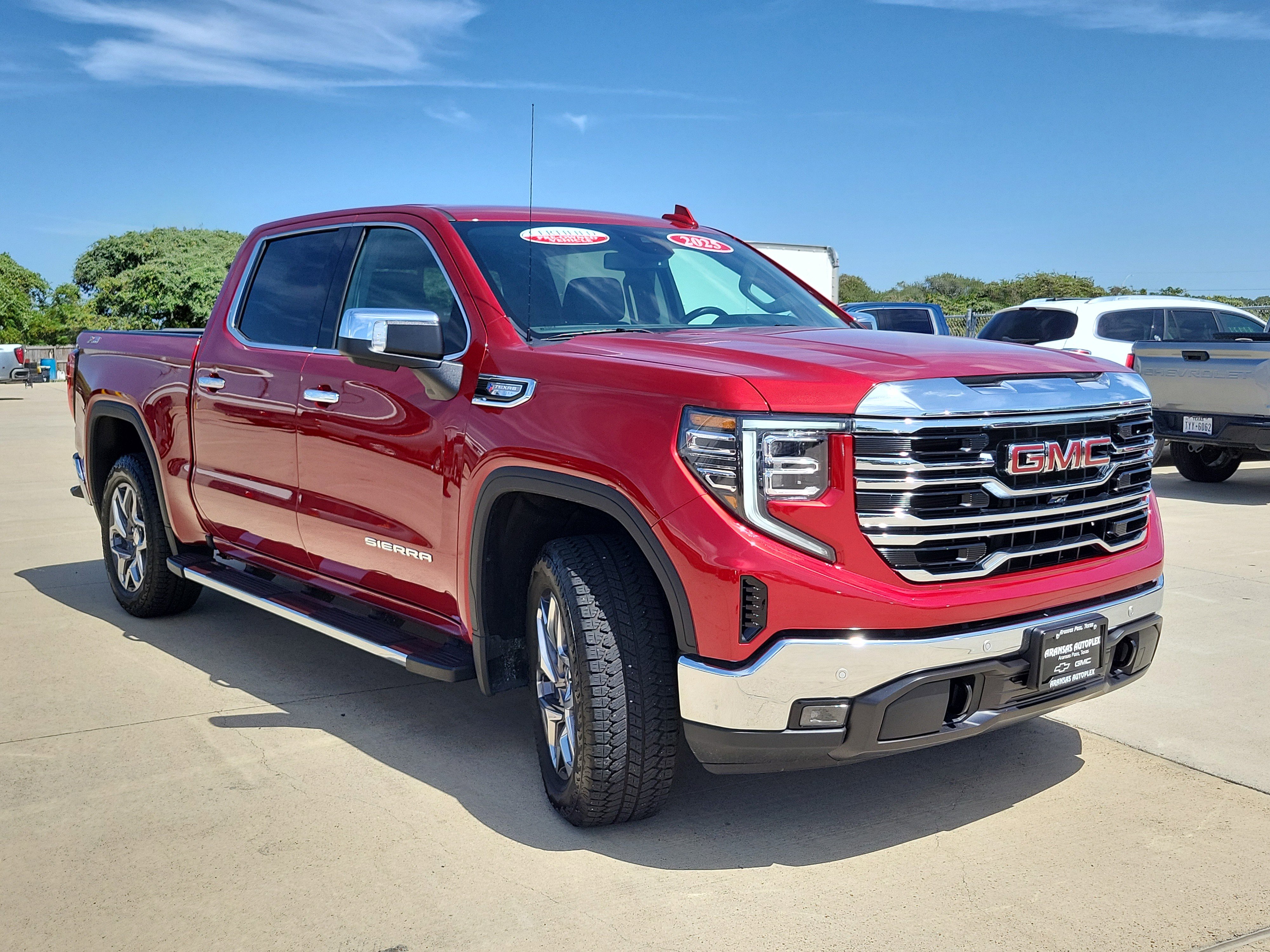 Used 2025 GMC Sierra 1500 SLT image 3