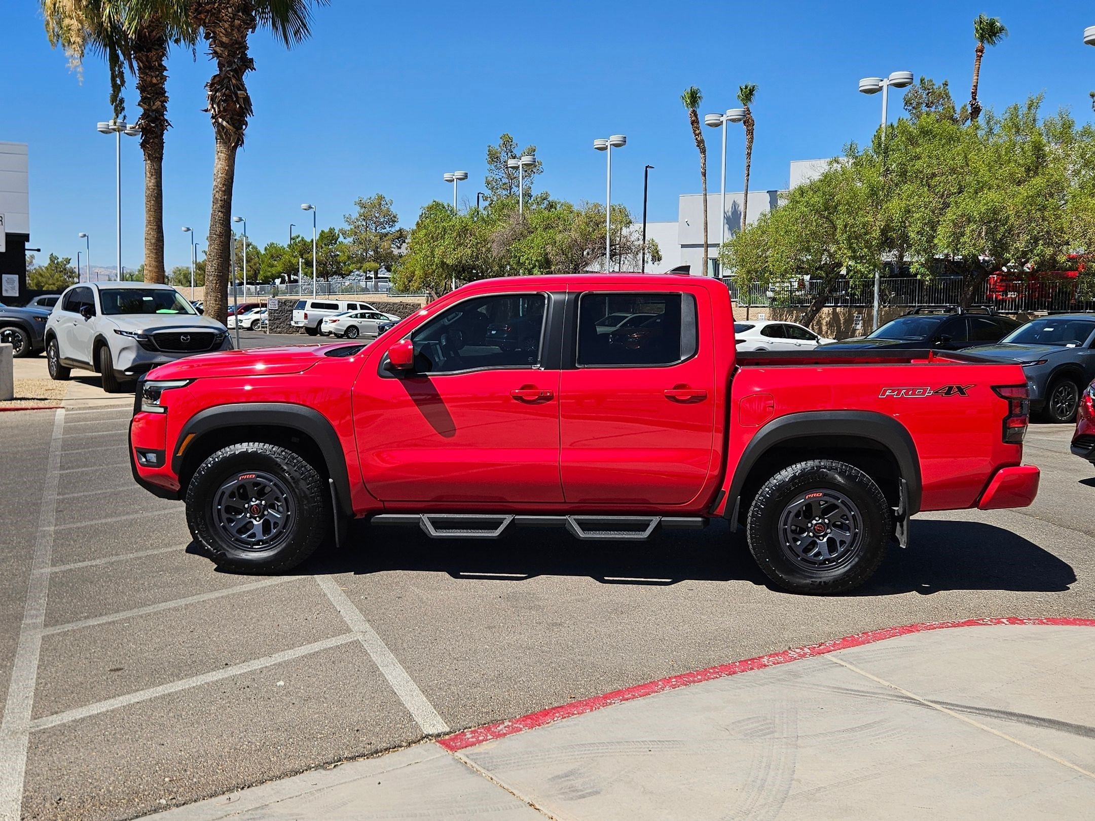 Used 2025 Nissan Frontier PRO-4X AWD/4WD image 2