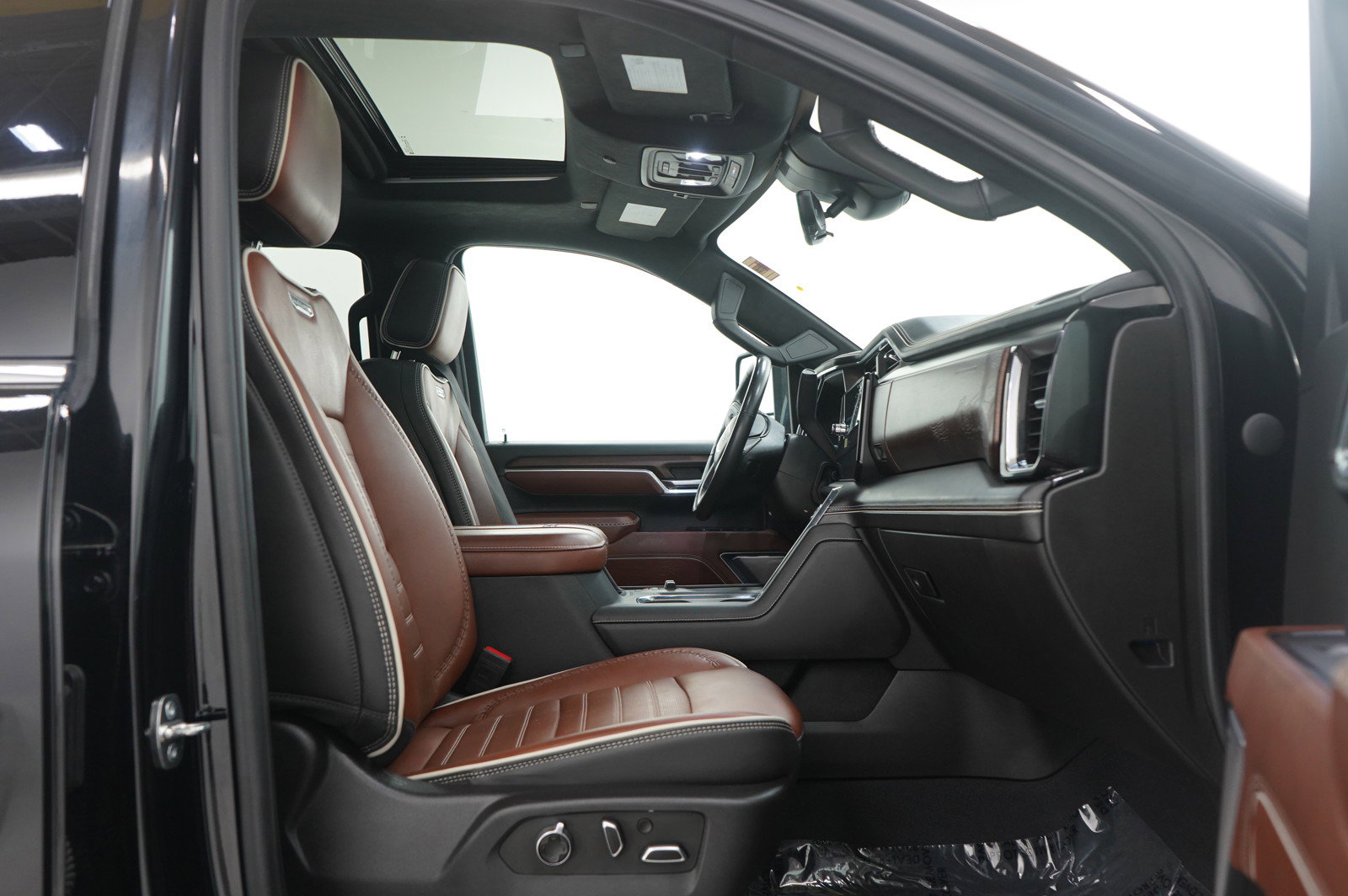 Used 2024 GMC Sierra 3500 Denali Ultimate image 11