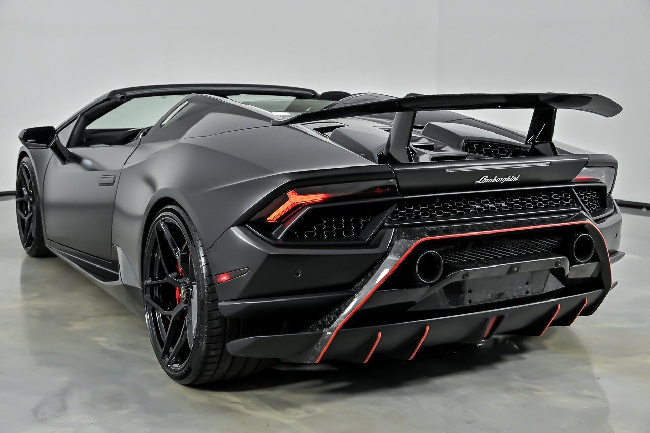 Used 2018 Lamborghini Huracan Performante AWD/4WD image 11