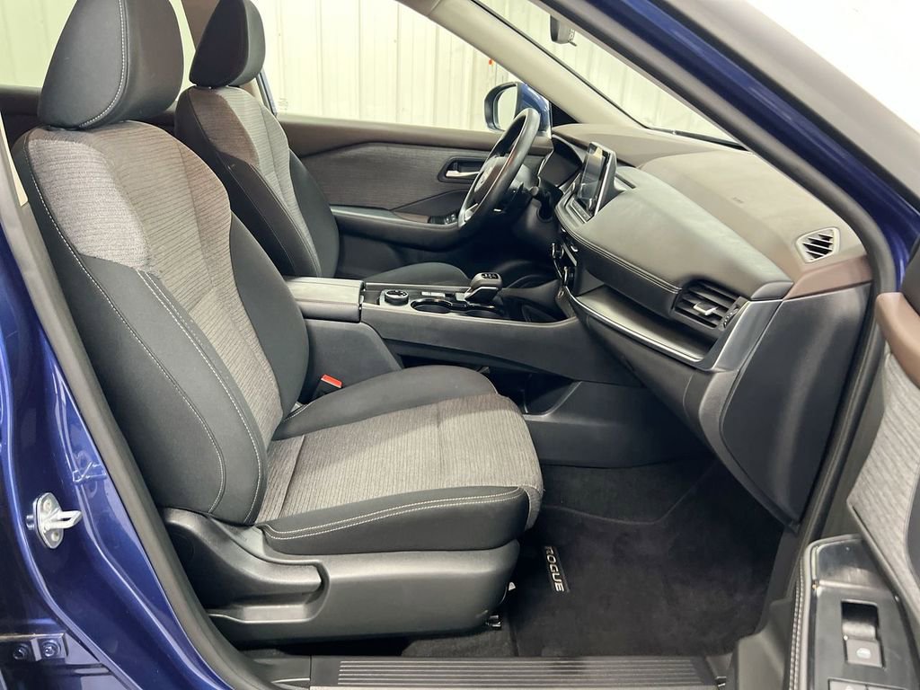 Used 2023 Nissan Rogue SV AWD/4WD image 21