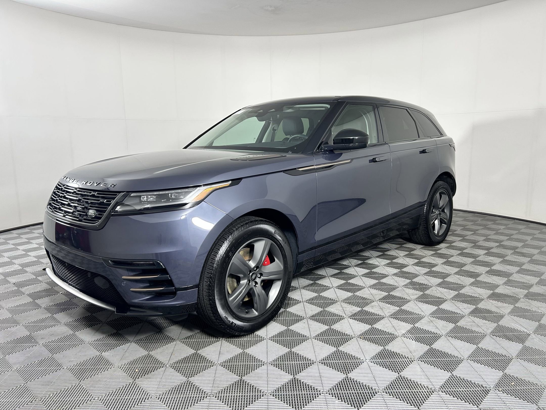 Used 2025 Land Rover Range Rover Velar Dynamic SE image 1