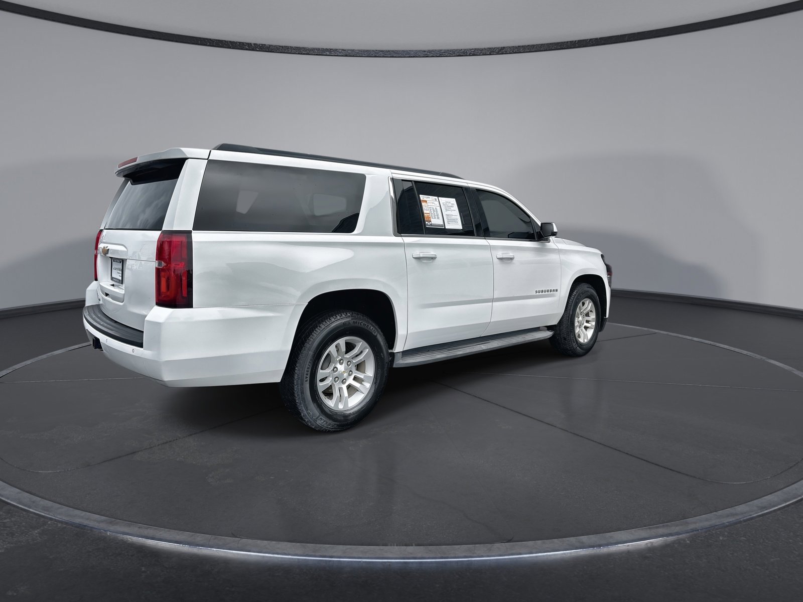 Used 2015 Chevrolet Suburban LT image 8