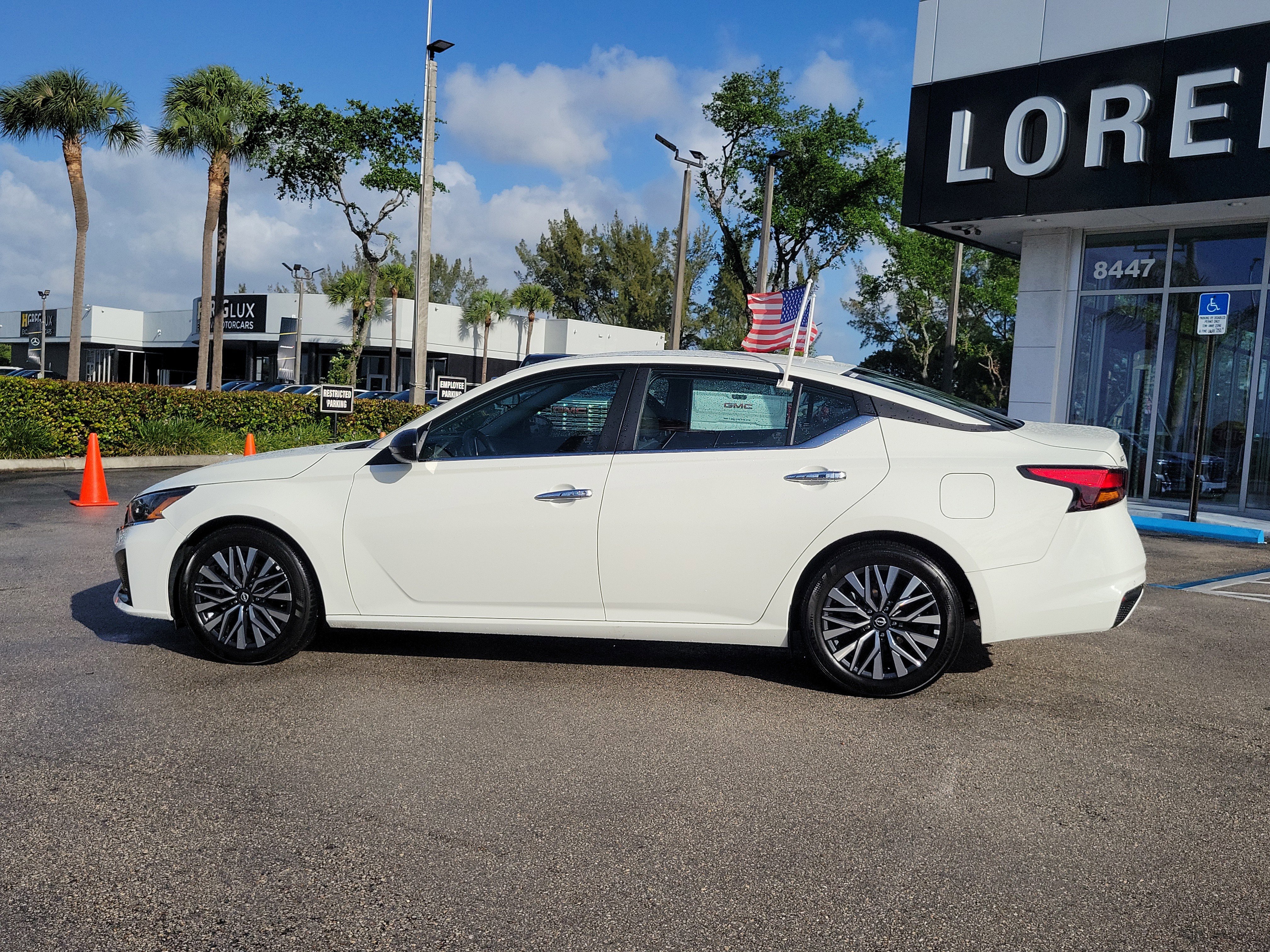 Used 2025 Nissan Altima 2.5 SV image 8