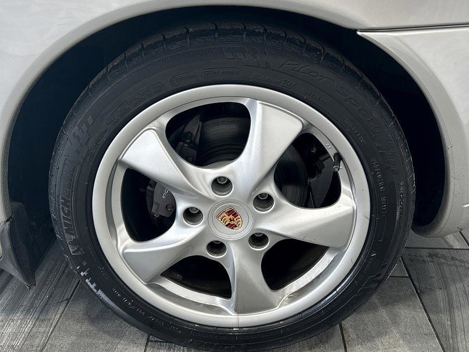 Used 2001 Porsche Boxster 2dr Roadster 5-Spd Manual image 11