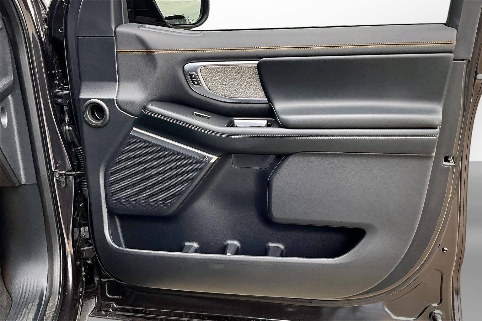 Used 2025 Ford Expedition Tremor AWD/4WD image 27