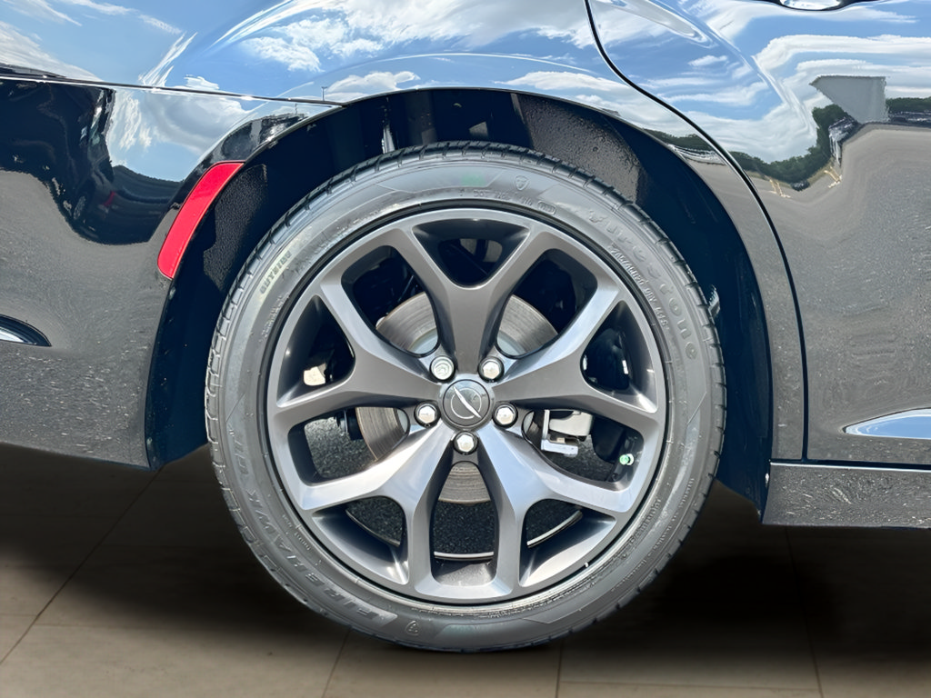 Used 2023 Chrysler 300 Touring L RWD image 39