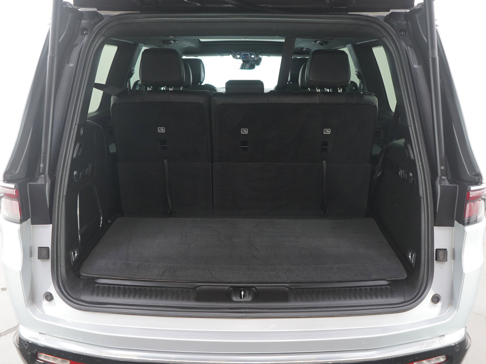 Used 2022 Jeep Wagoneer Series II w/ Premium Group I image 17