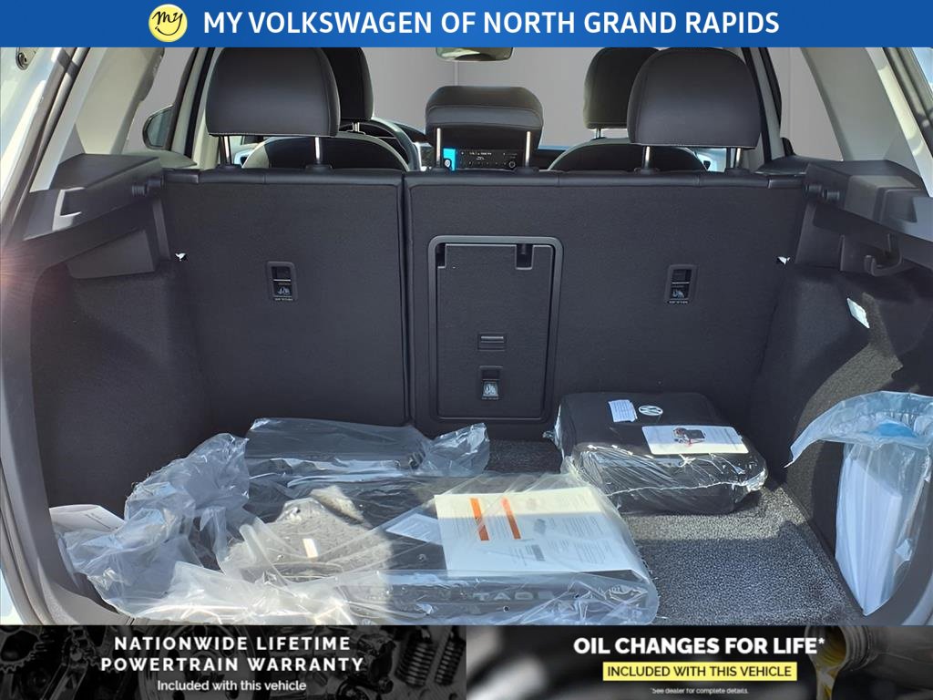 New 2025 Volkswagen Taos SE image 20
